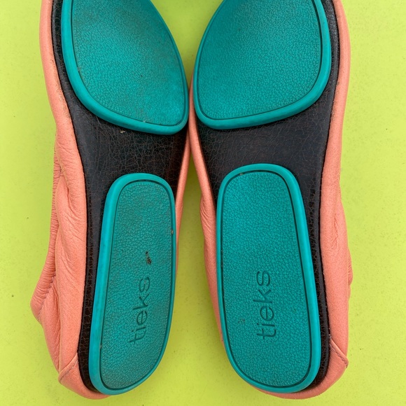 Peach Poppy Tieks! Sz 7. Worn a few times only. Some scuffs. Sold out online. - Picture 5 of 12
